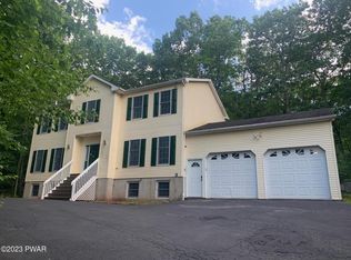 133 Bluestone Dr, Lords Valley, PA 18428