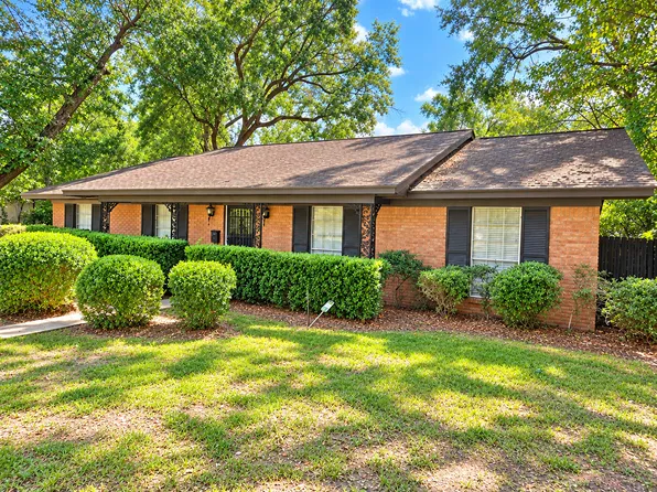 1303 W Main St, Nacogdoches, TX 75964