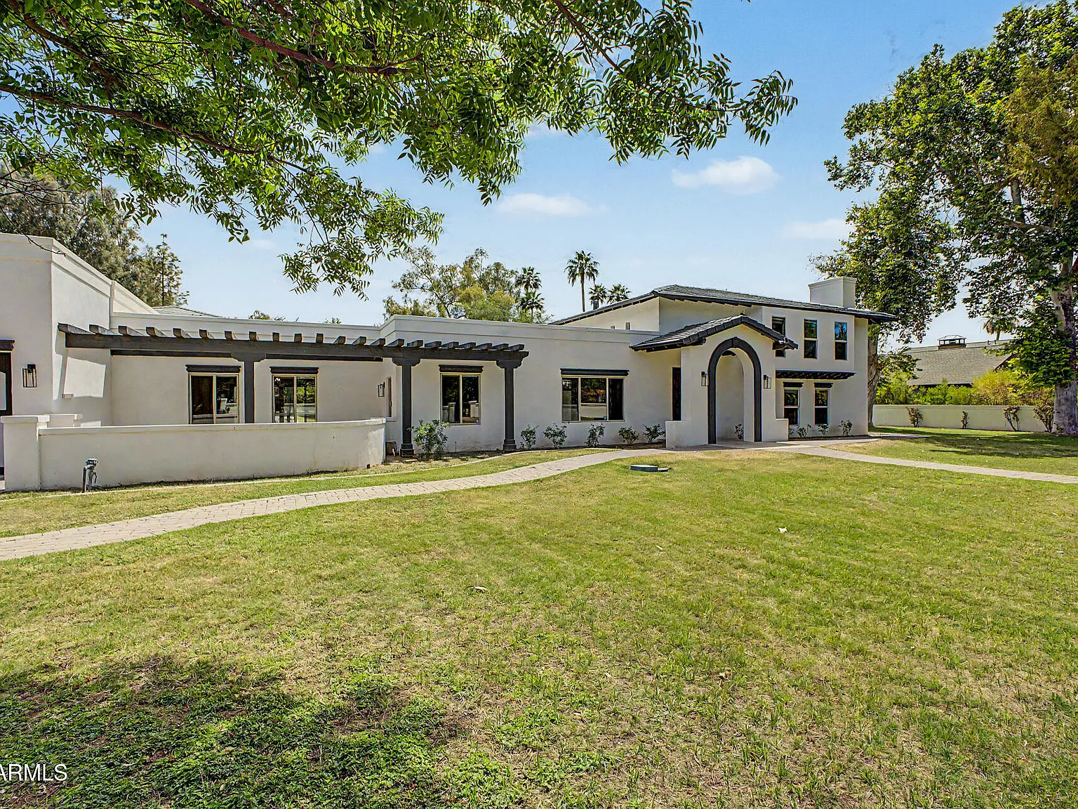 6 bed, 4.5 bath, 6850 sqft, $18,000 — Photo 4