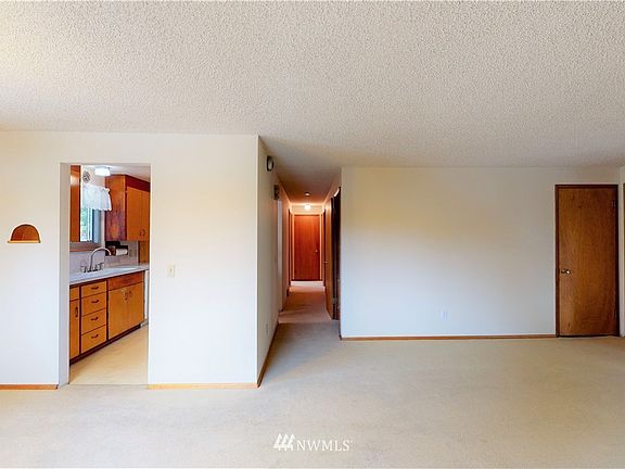 5th image of 2232 S 134th St