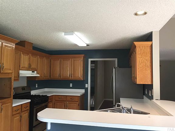 3rd image of 4005 Deerwood Cir