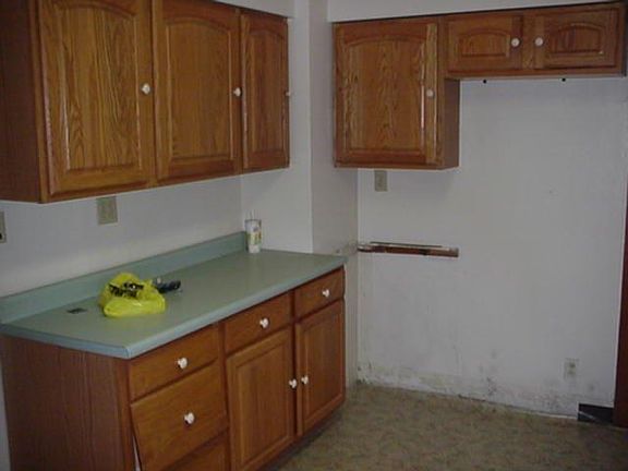 4th image of 902 Jefferson St
