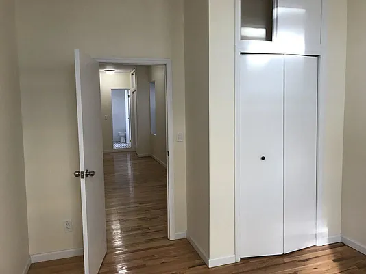 Rented by Salon Realty Corp | media 9