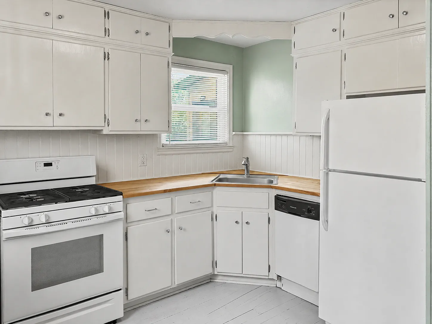 3br Updated Home! — Photo 3
