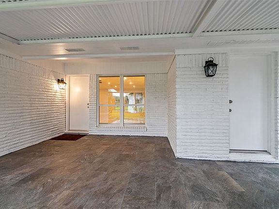 4th image of 10215 Greenwillow Dr