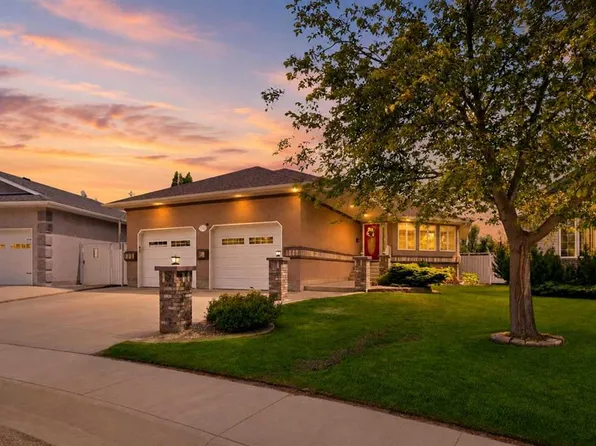 134 NW Andrews Close, Red Deer, AB T4R 2R2