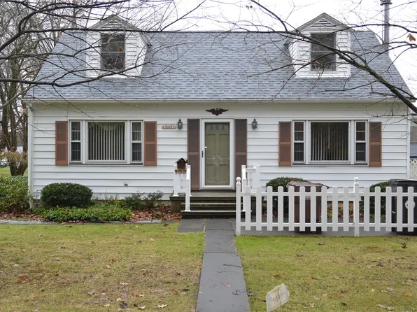 1001 E Ketler Dr, Grove City, PA 16127