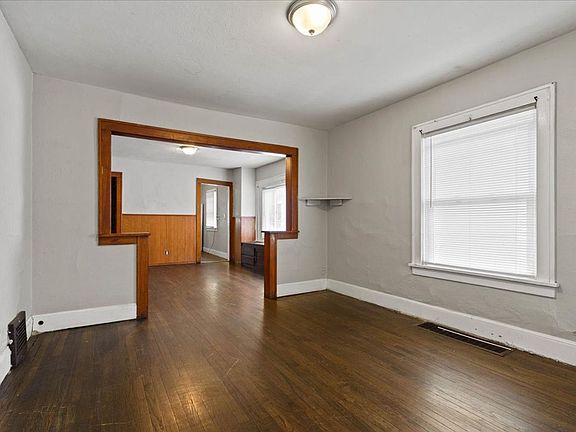 2nd image of 1523 Lawn Ave