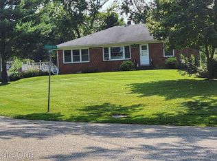 84 Lyford Rd, Waterford, MI 48328