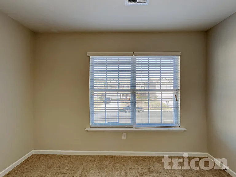 429 Victory Ln — Photo 12