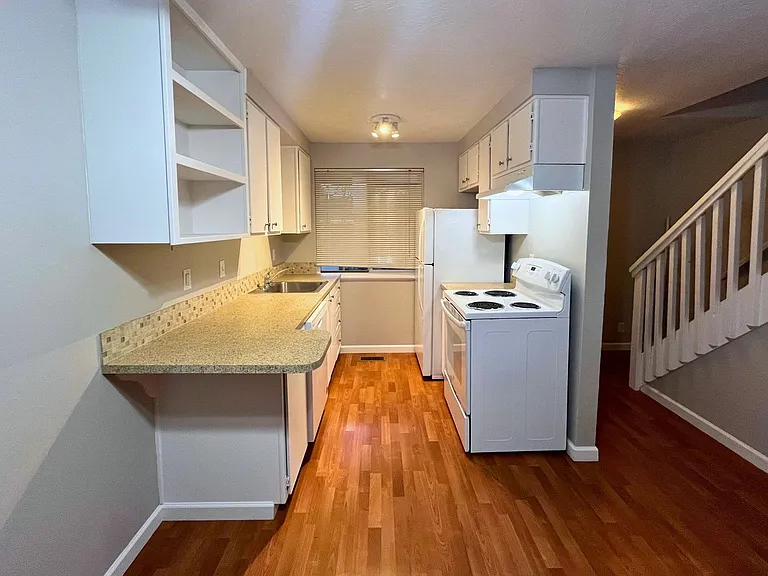 500 Jefferson St #8 — Photo 10