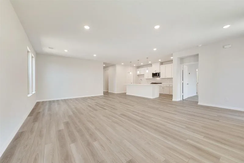 3 bed, 2028 sqft, $2,650 — Photo 4