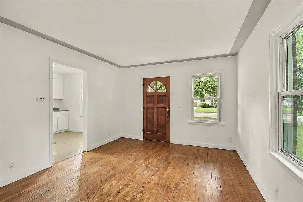 2 bed, 1.0 bath, 696 sqft, $1,300 — Photo 4