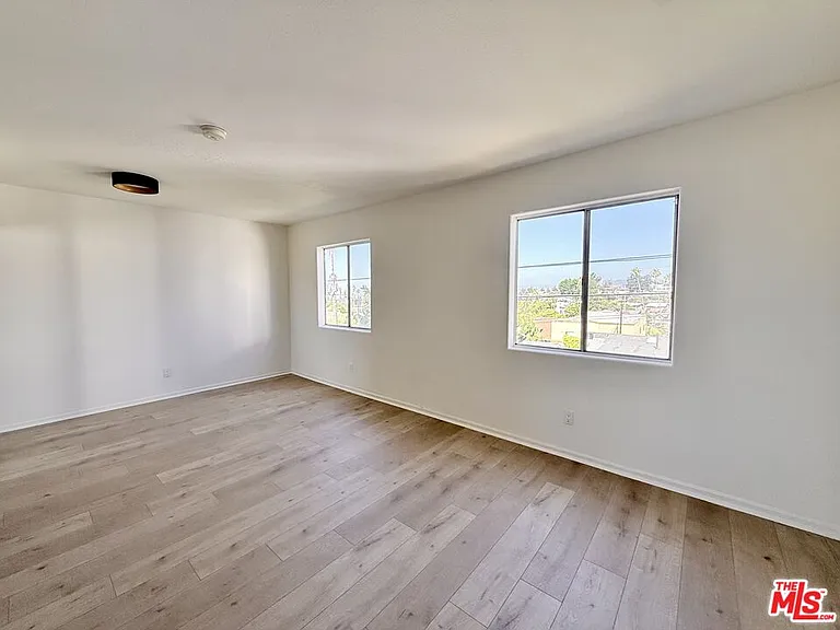1031 Coronado Ter — Photo 2