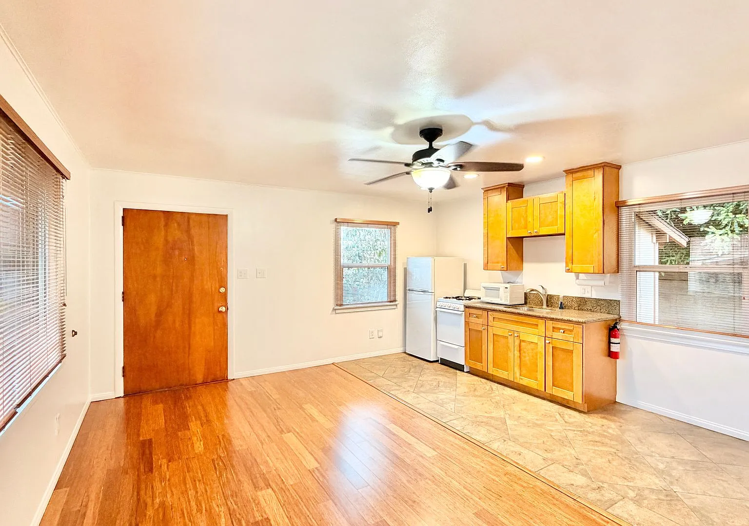 Darling Detached Guest Home Unit on Private Property with Off Street Parking & Private Entrance! — Photo 4