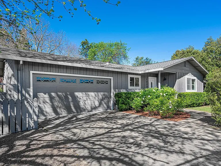 1323 Prentice Dr — Photo 1