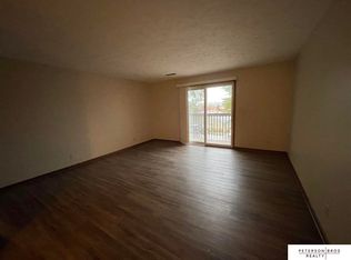 13122 N St #8, Omaha, NE 68137