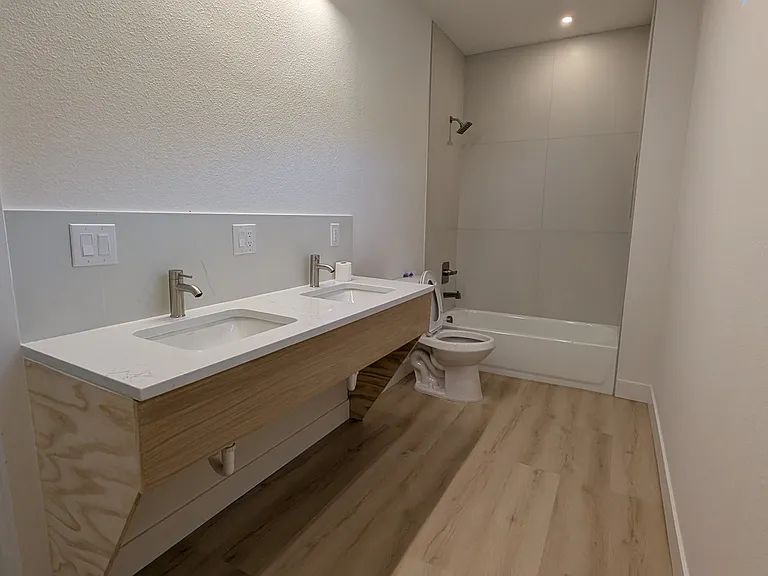 541 Eureka St — Photo 18