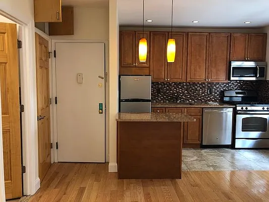 Rented by Halvatzis Realty | media 40