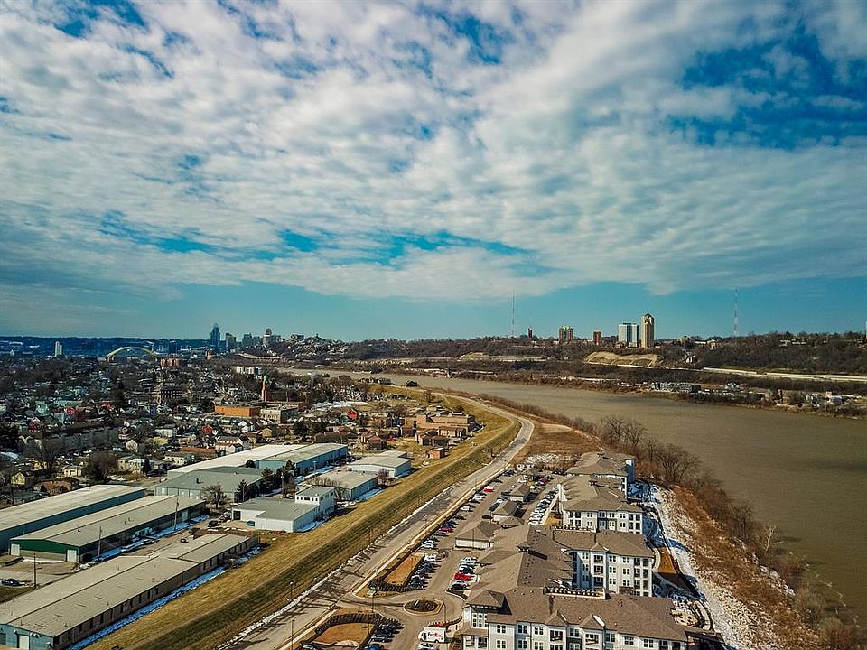 1st image of Manhattan Blvd #101