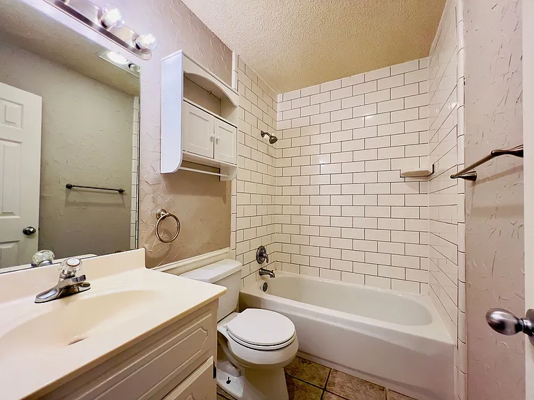 6904 Genoa Ave — Photo 16