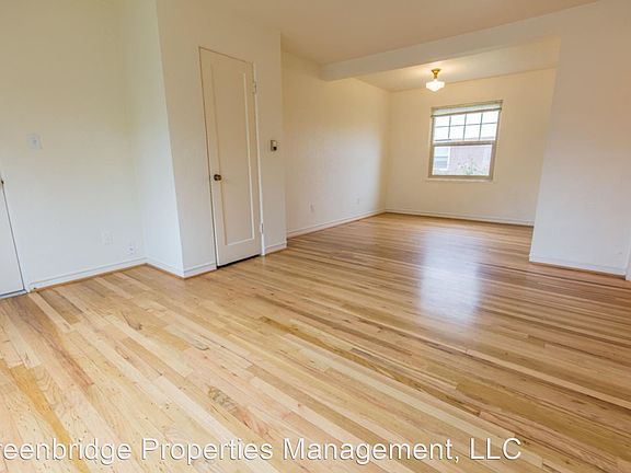 2nd image of 711 SE 42nd Ave APT 2