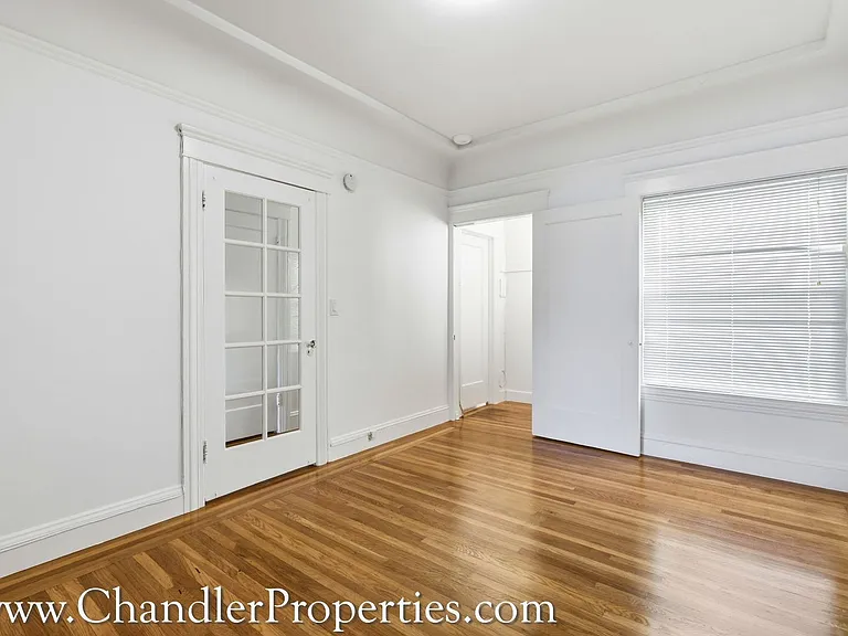 1135 Bay St — Photo 5