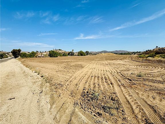 5th image of 26 Juniper Flats Rd