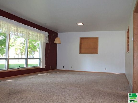 2nd image of 1324 Martin St