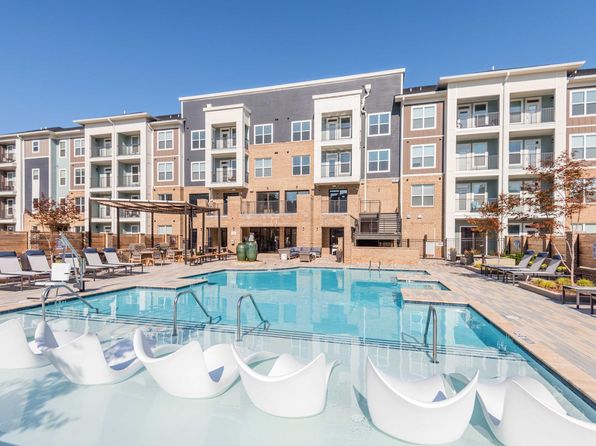 2421 Landmark Dr #2122