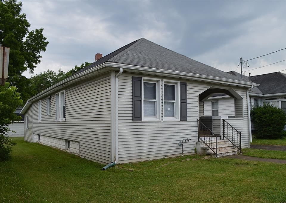 2nd image of 505 Main St
