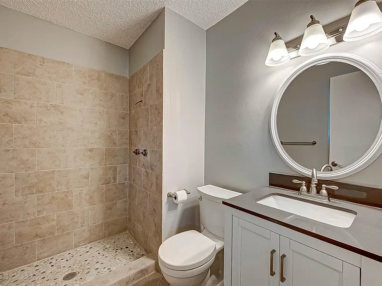 5806 Chrystell Ln — Photo 13