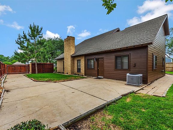 5th image of 16310 Shady Elms Dr