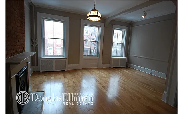 Rented by Douglas Elliman | media 19