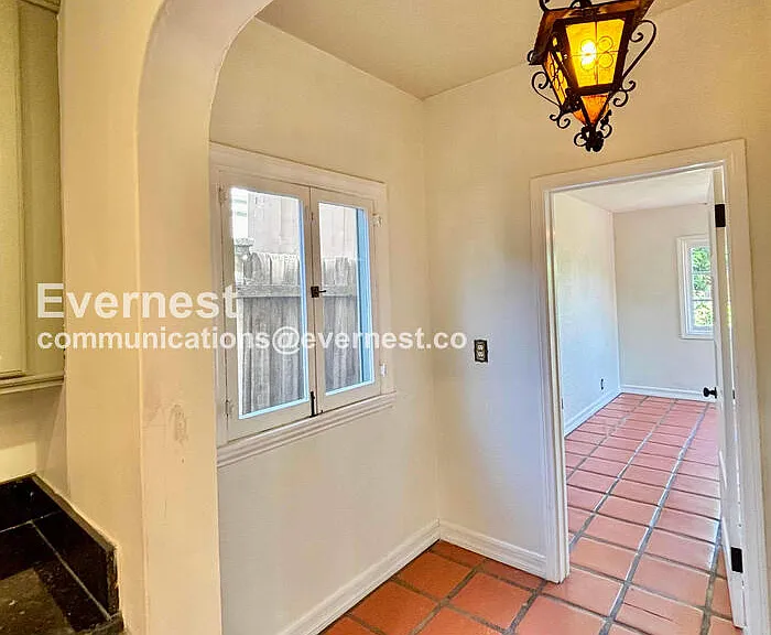 132 N Crescent Heights Blvd — Photo 12