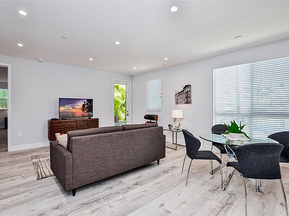 5th image of 10718 Acama St #301