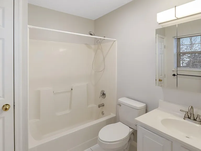 359 Montgomery Cir — Photo 3