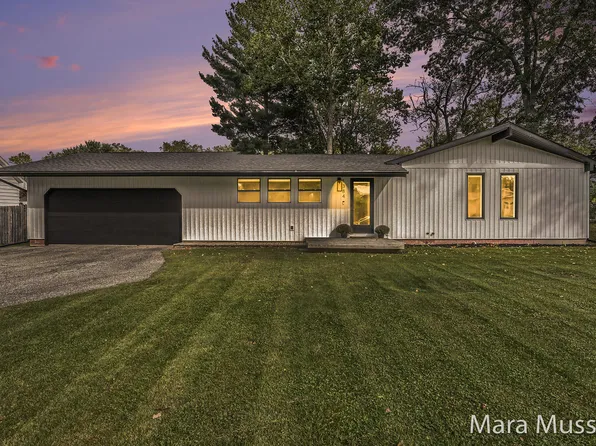 1384 Lamont Ave NW, Grand Rapids, MI 49504