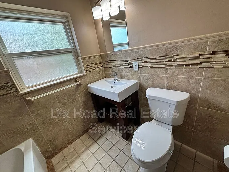 1927 Burroughs Dr — Photo 20
