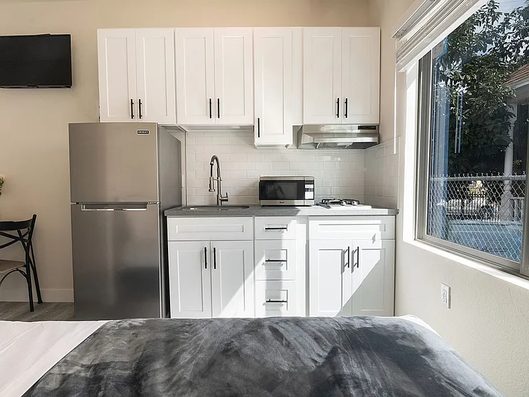 27th Street Studios and One Bedrooms — Photo 18