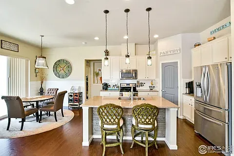 882 Jenny Ln — Photo 3