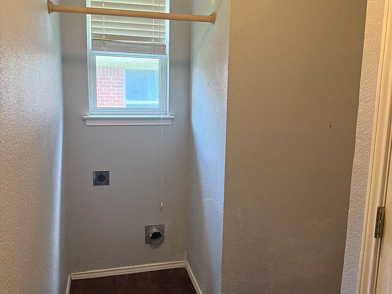 516 Lone Star St — Photo 10