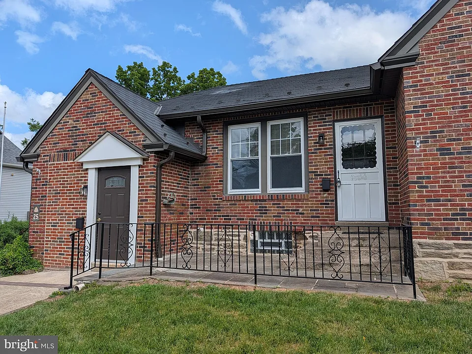 25 Jones Ave #2