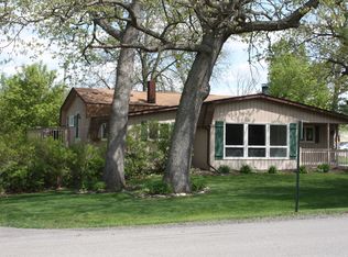 114 W Riverside Dr, McHenry, IL 60051