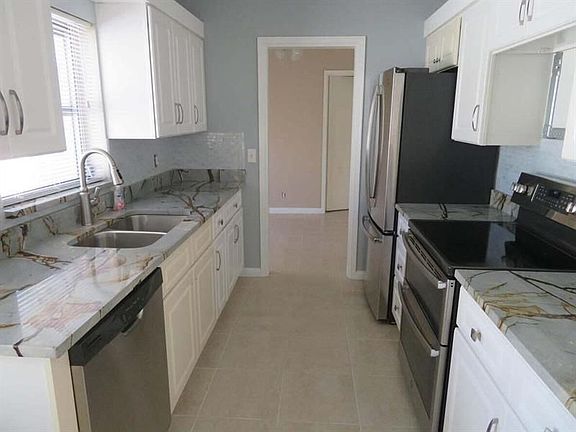 4th image of 327 Ocean Breeze St #2