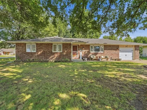 98 E Beulah St, Garden City, MO 64747
