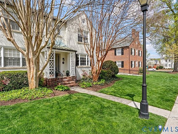 3rd image of 32 W Locke Ln