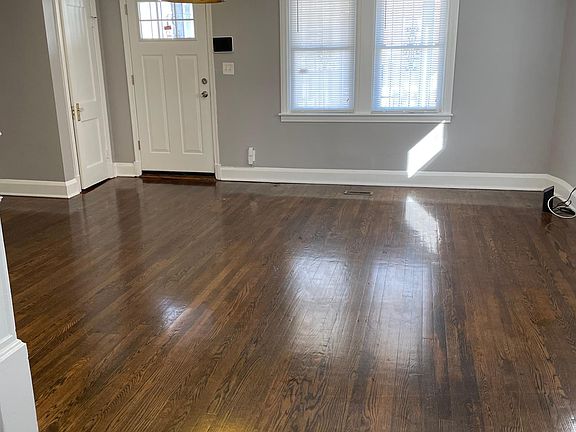 2nd image of 700 N Augusta Ave