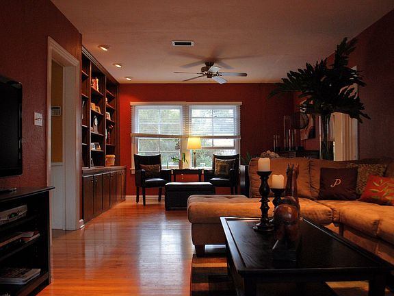 3rd image of 833 Laurel Ave