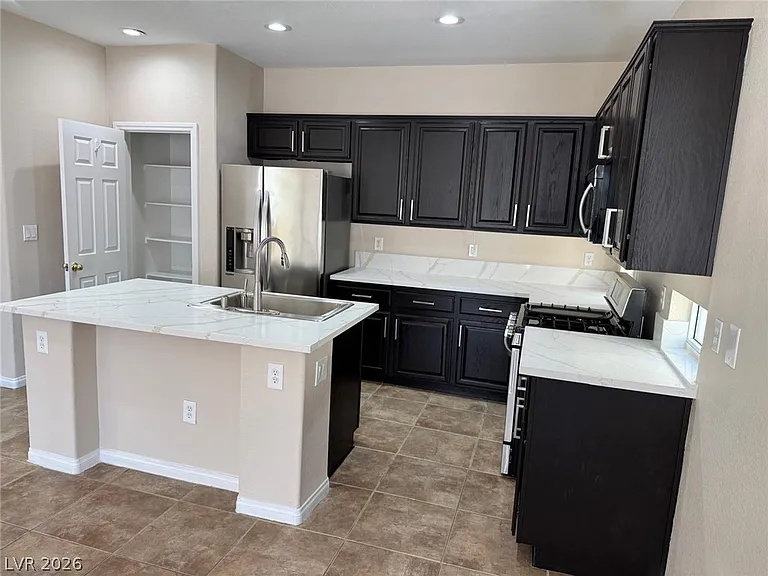6197 Glimmering Light Ave — Photo 9